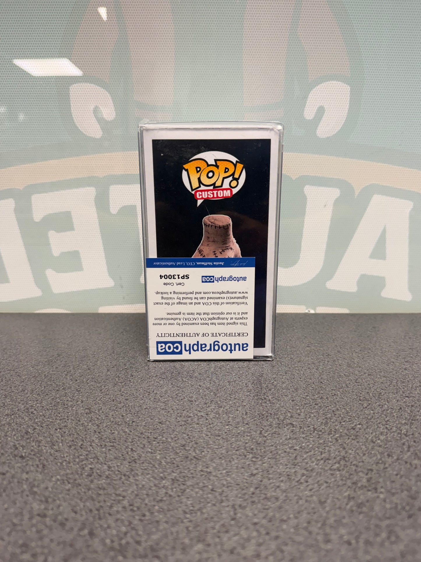 Thing custom figure SE – side panel with ACOA certificate card