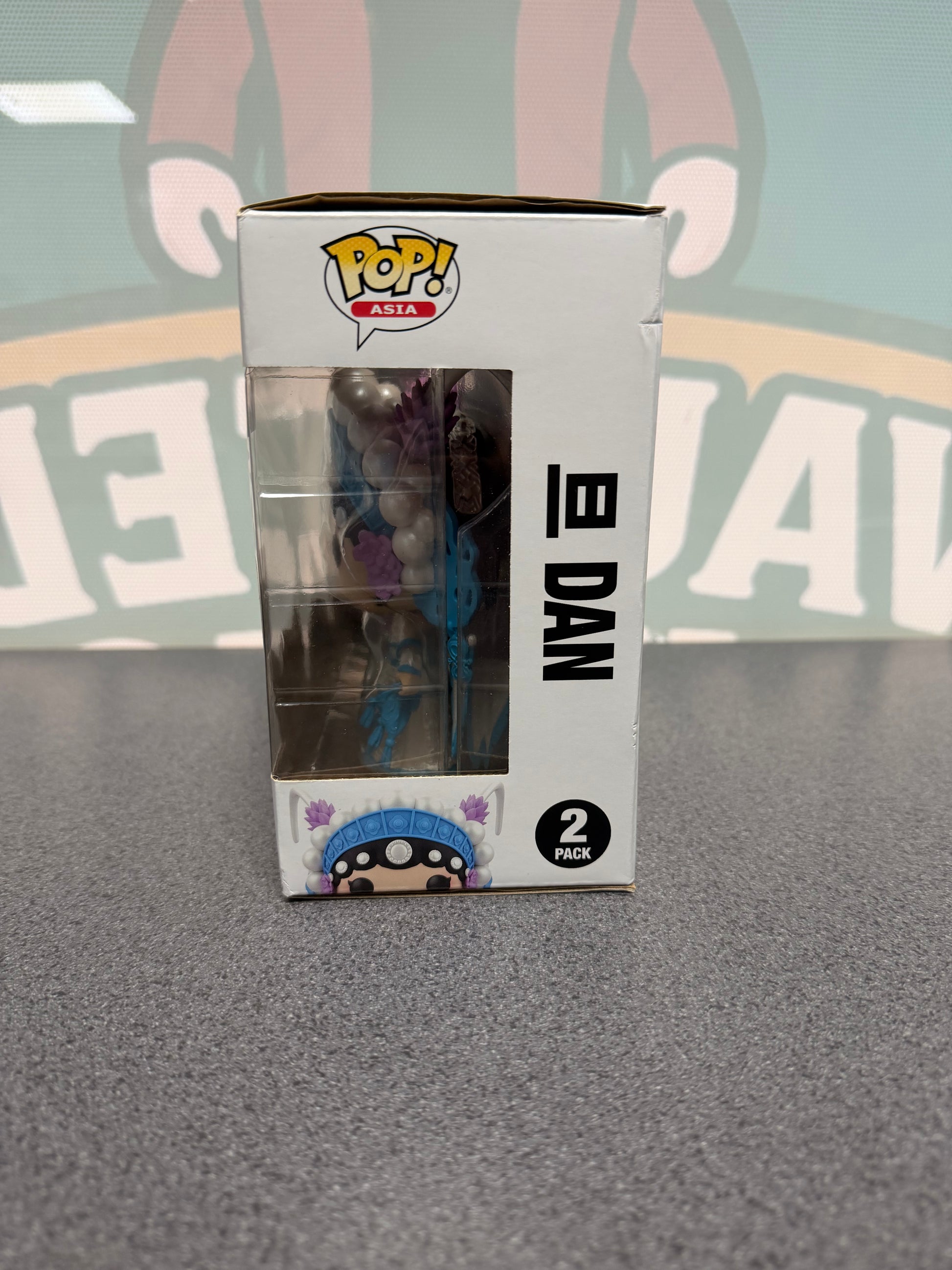 Sheng & Dan Funko Pop! Asia 2-Pack – Beijing Opera – Dan window side with creased edge and lifted top flap