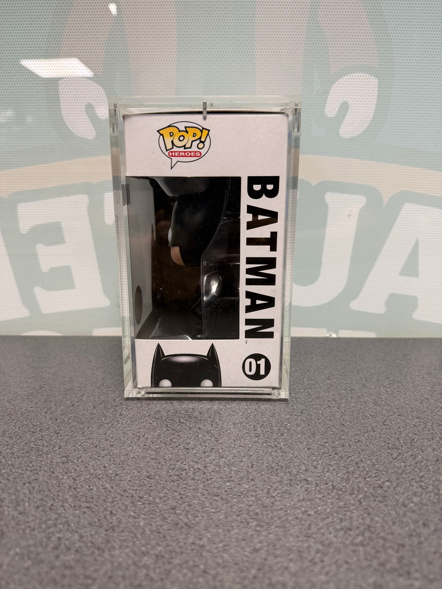 Batman Funko Pop! #01 Chase – DC Super Heroes – window side of box