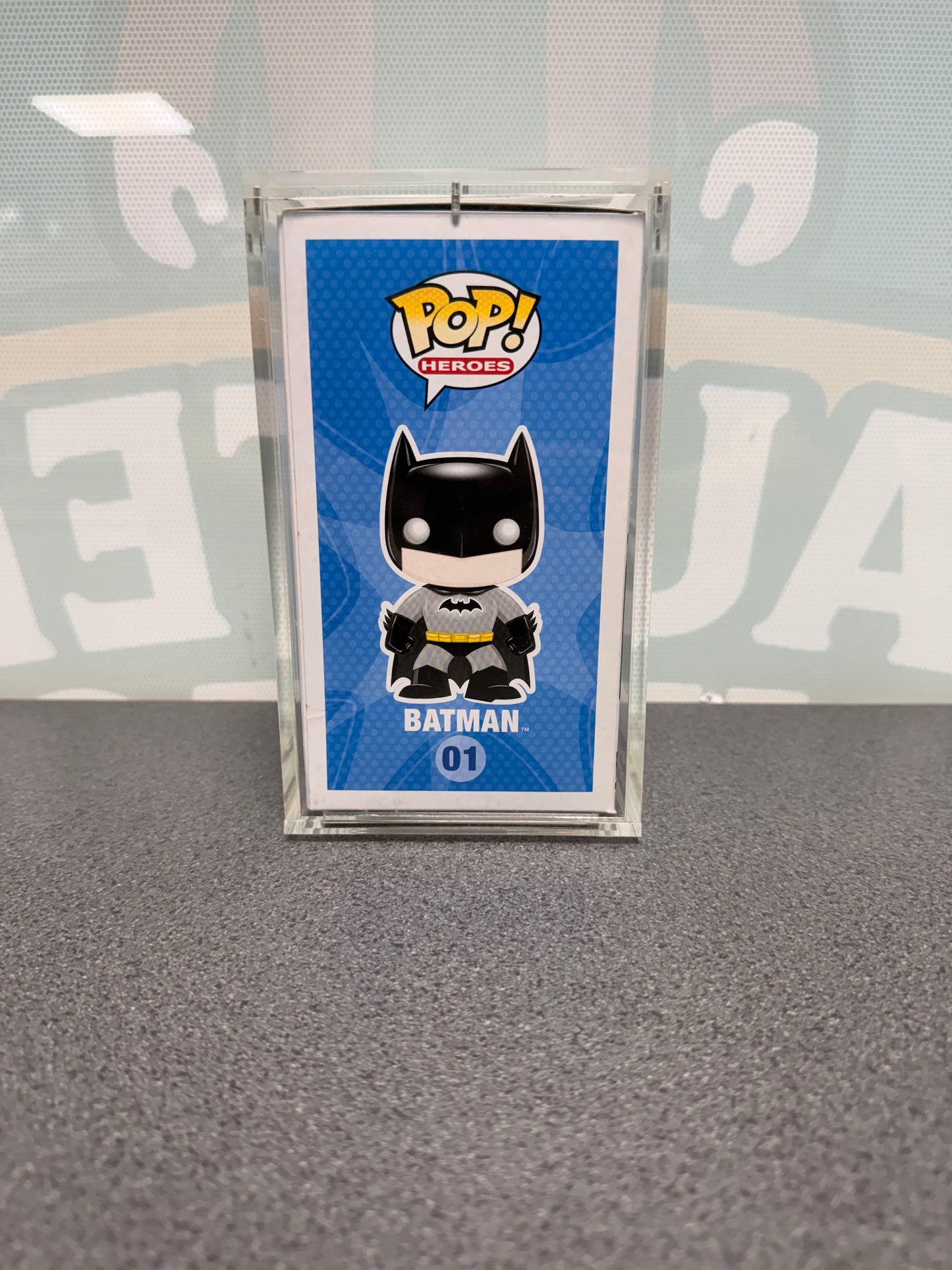 Batman Funko Pop! #01 Chase – DC Super Heroes – illustrated side of box
